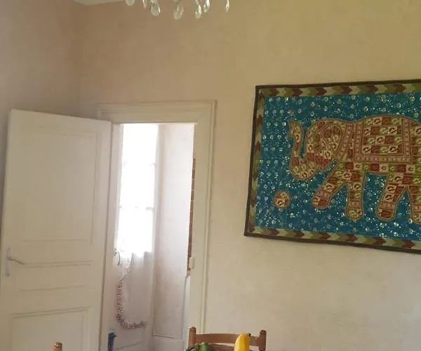 Апартаменты De La Pique